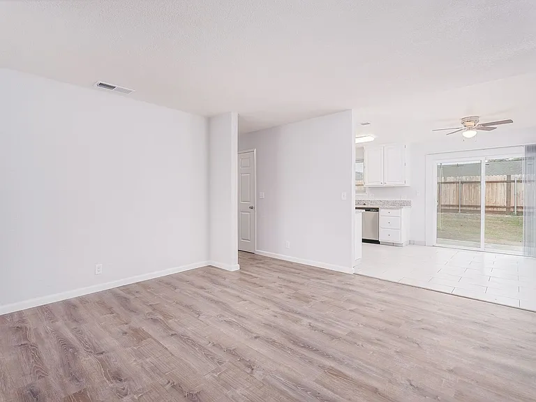 6037 N Haven Dr — Photo 3