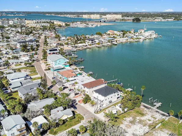 14215 N Bayshore Dr, Madeira Beach, FL 33708