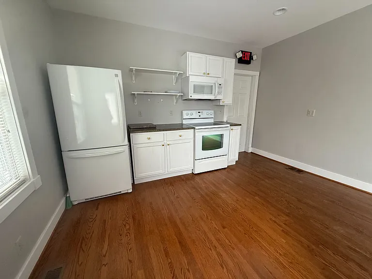 256 S Water St #1B — Photo 3