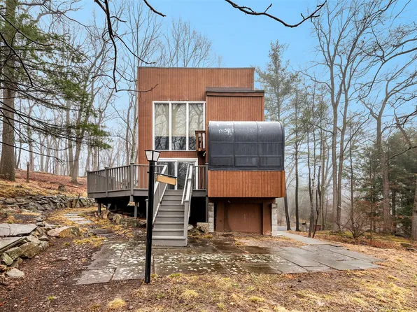 2 Lookout Place, Tomkins Cove, NY 10986