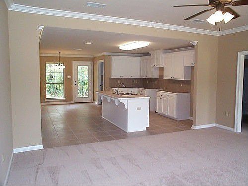 2nd image of 611 E Great Heaven Ave