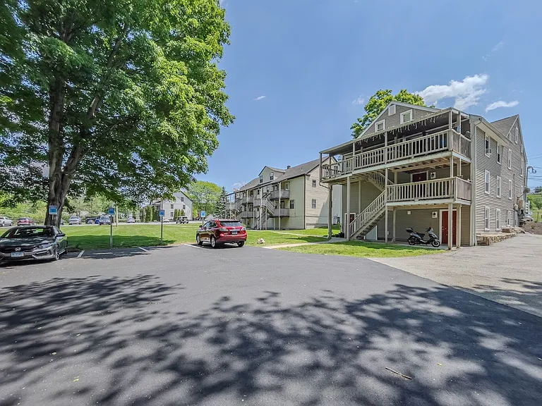 Fitchville Inn Apts. — Photo 8