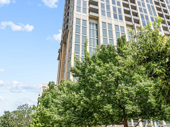 700 N Larrabee St #1105, Chicago, IL 60610