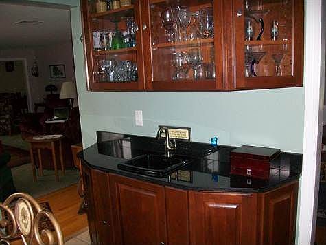 Wet bar in kitchen