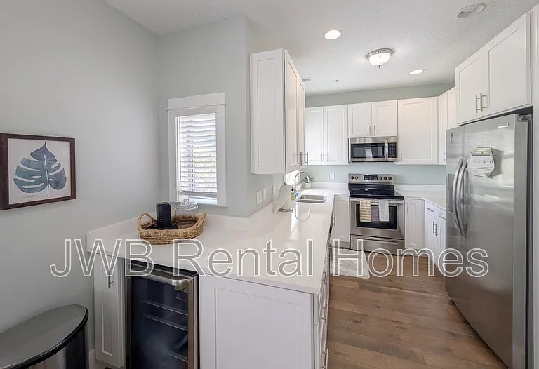361 Ahern St — Photo 5