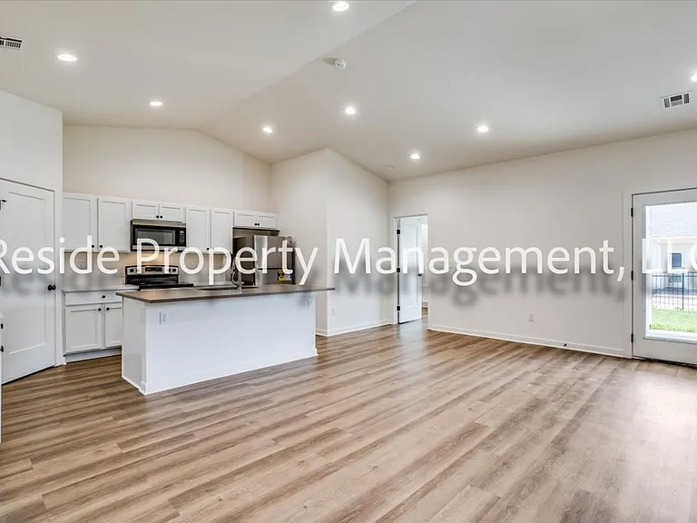 2142 N Melody Ct — Photo 4