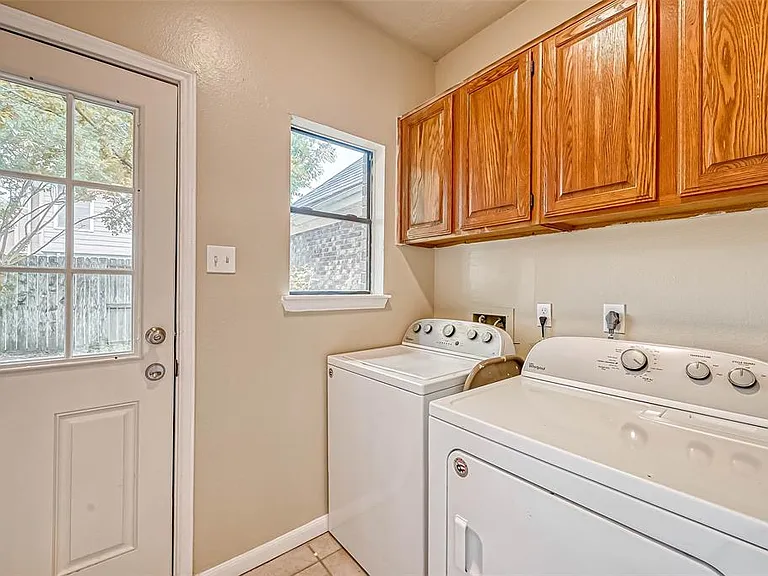2478 Woodbury St — Photo 26