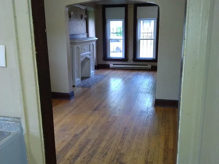 330 W Keefe Ave — Photo 8