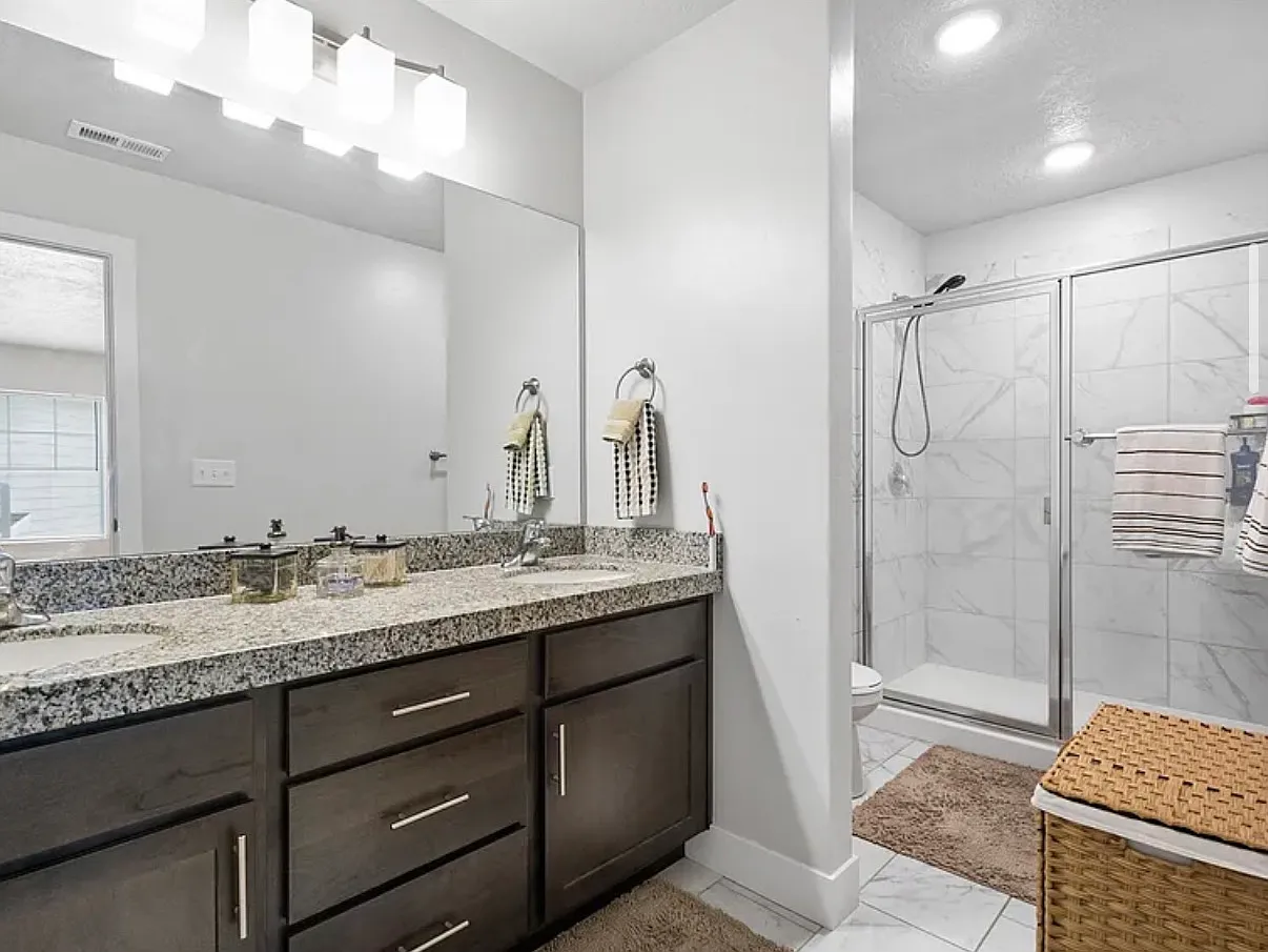 3 bed, 2.5 bath, 1832 sqft, $2,500 — Photo 3