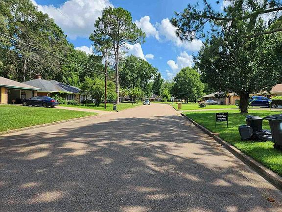 4th image of 5055 Romany Dr