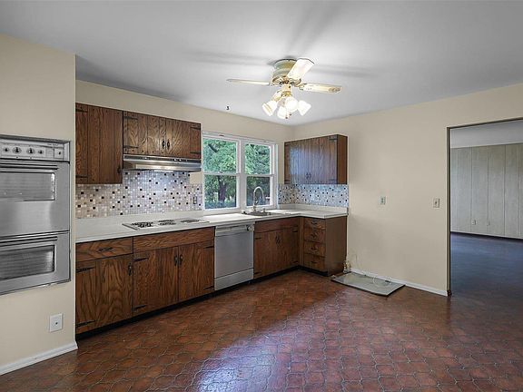 5th image of 1004 Dutch Mill Dr