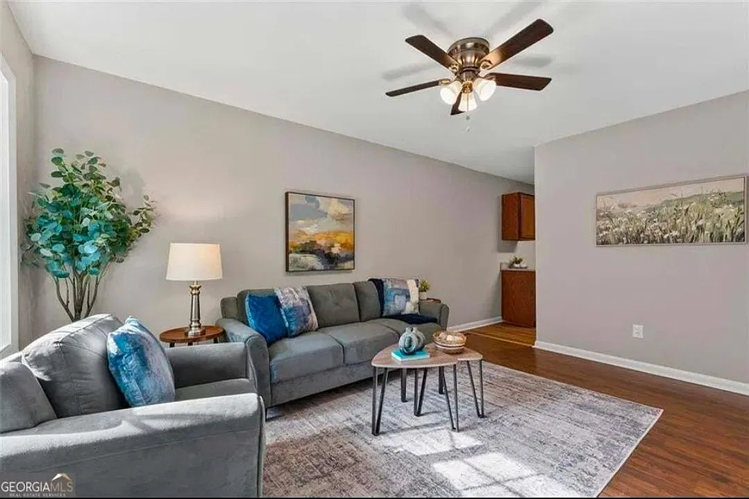 4 bed, 1.0 bath, 1079 sqft, $1,690 — Photo 3