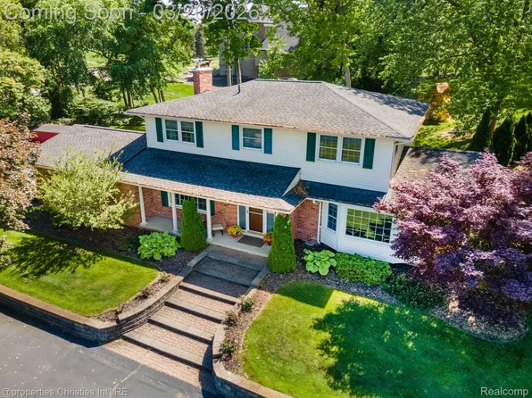 2711 Limerick Ln, Troy, MI 48098