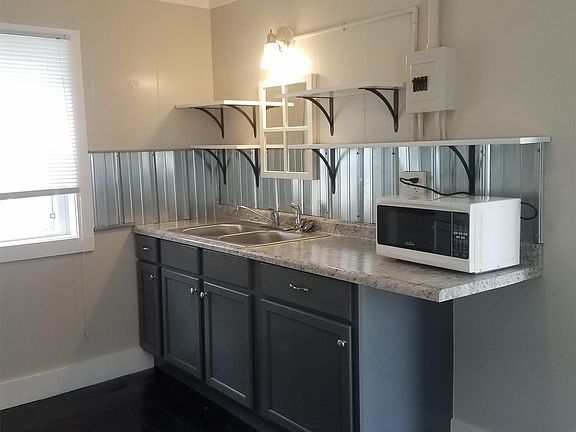 Kitchen with small snack bar area