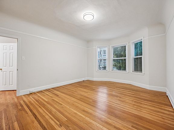 4th image of 3006 Gough St APT 102