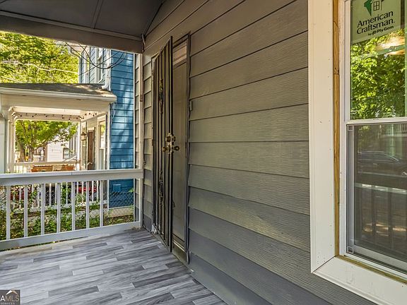 4th image of 712 Garibaldi St SW
