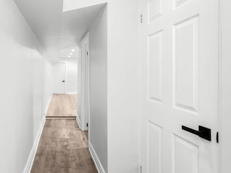 313 Ashbury Rd E #LOWER — Photo 4