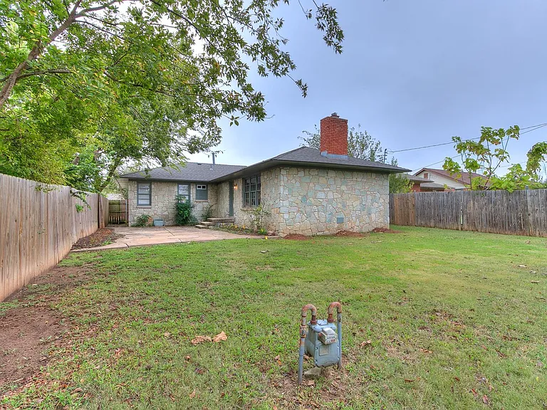2221 Churchill Pl — Photo 32