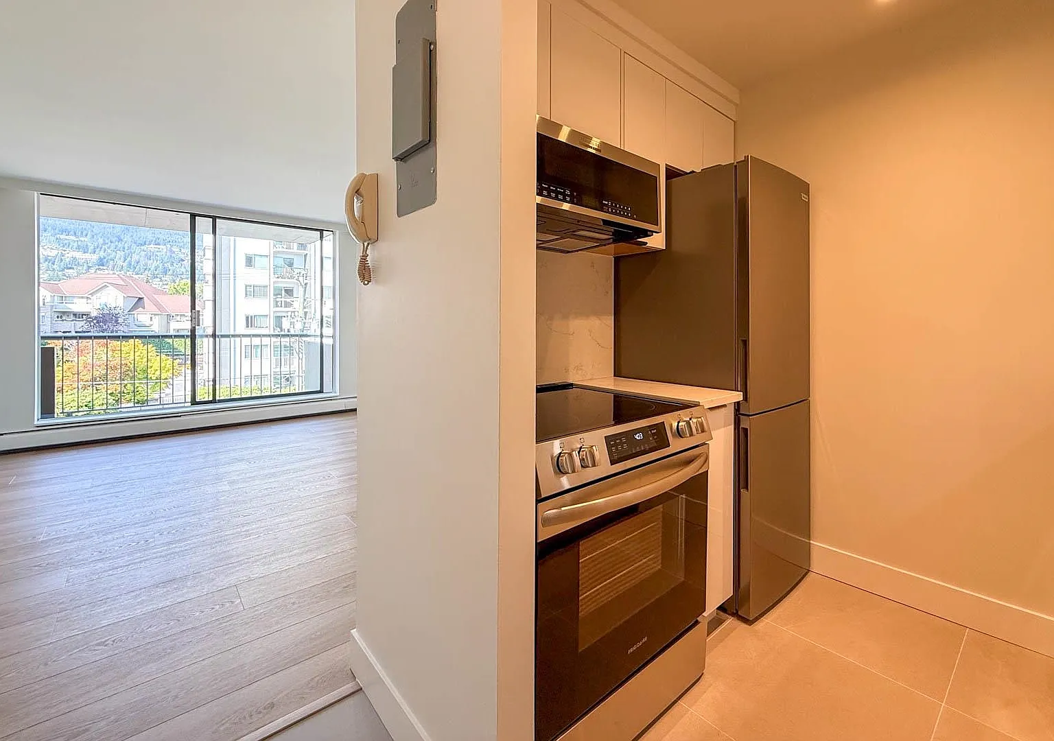 1 bed, 440 sqft, $2,380 — Photo 2