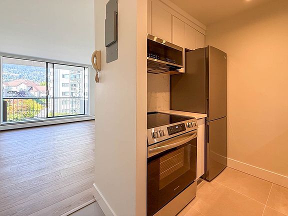 2nd image of 2150 Bellevue Ave #403