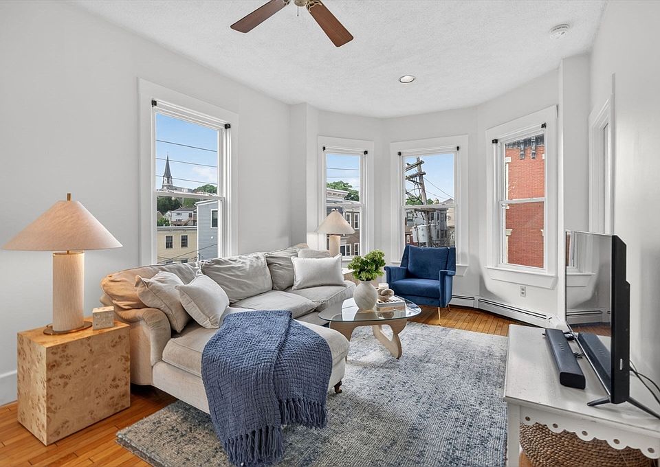 1st image of 118 High St #9