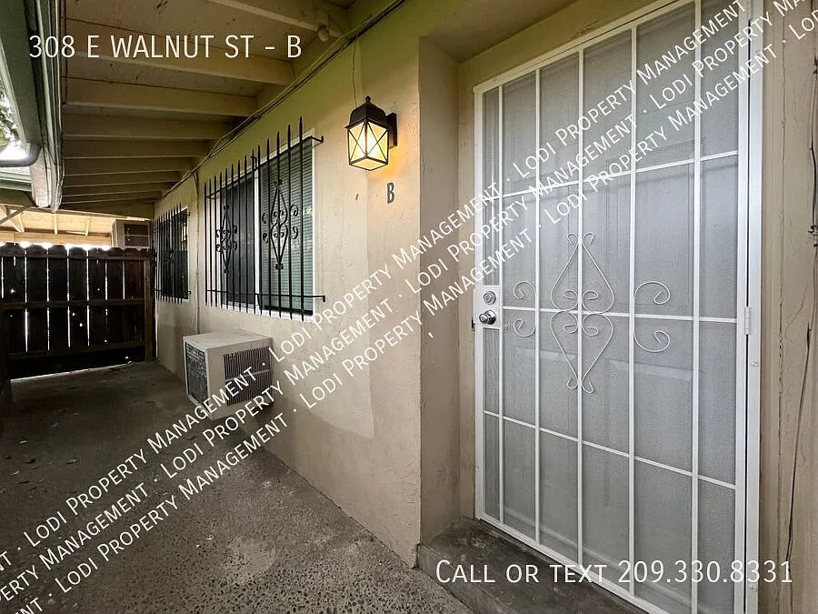 2 Bedroom Remodeled Apartment — Photo 2