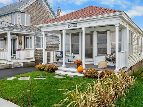 349 Webhannet Dr, Wells, ME 04090