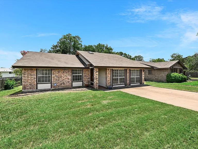 6509 Skycrest Dr — Photo 2