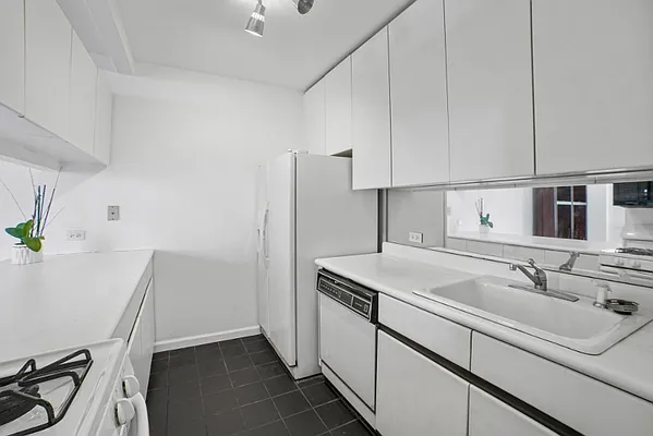 Rented by Battery Park Realty | media 17
