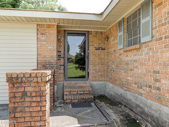 2nd image of 202 Des Jardin Ave