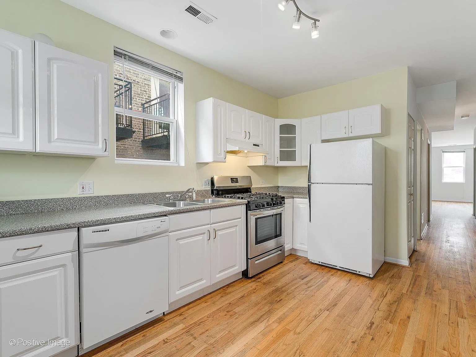 2 bed, 1200 sqft, $2,800 — Photo 4