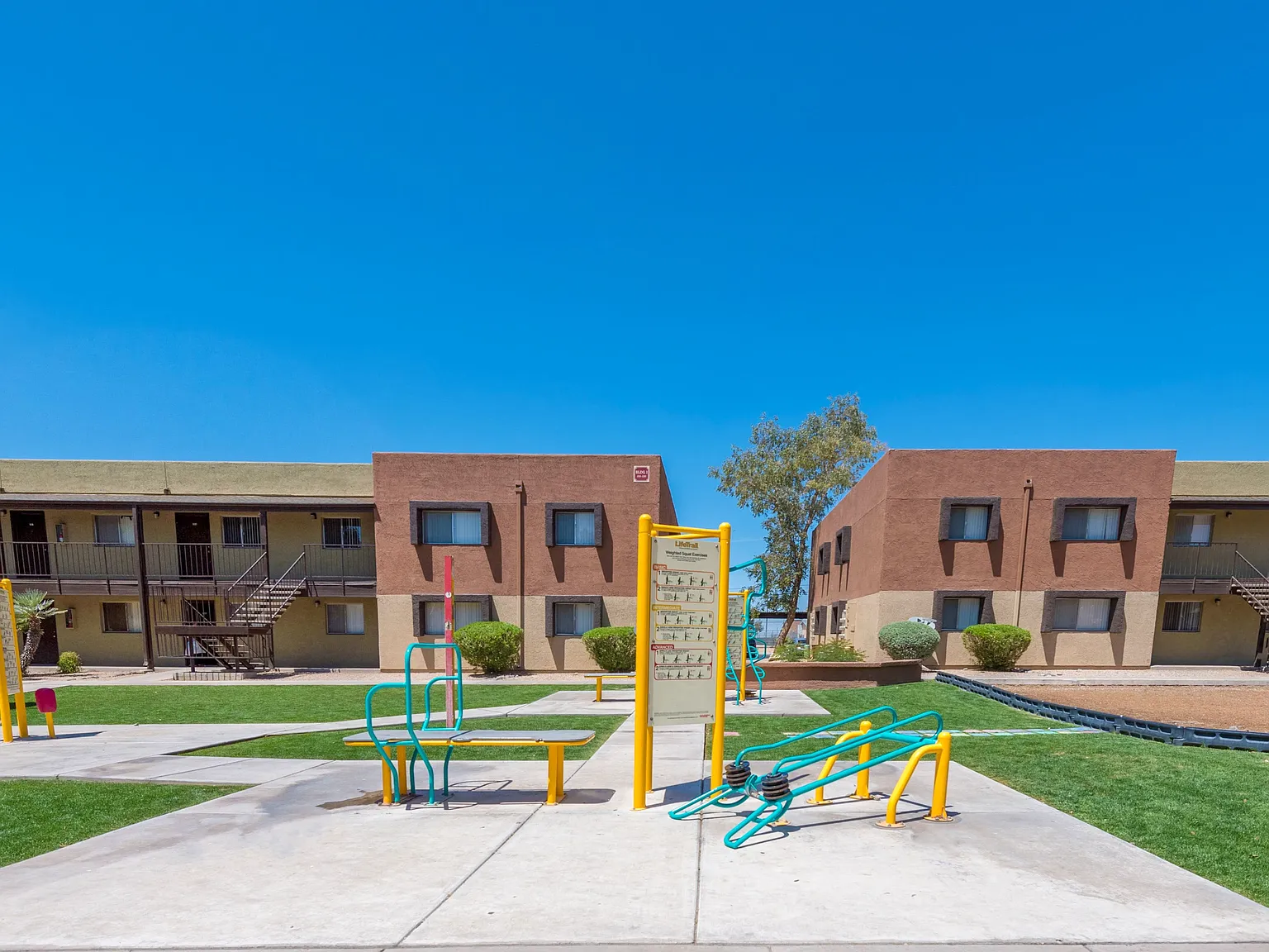 Santa Cruz Apartments — Photo 3