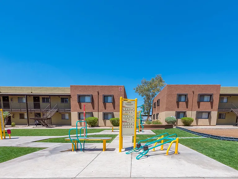 Santa Cruz Apartments — Photo 1