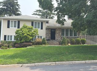 19 Duncan Ln, Halesite, NY 11743