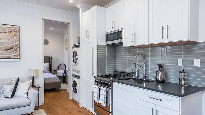 Rented by Nooklyn NYC LLC | media 79