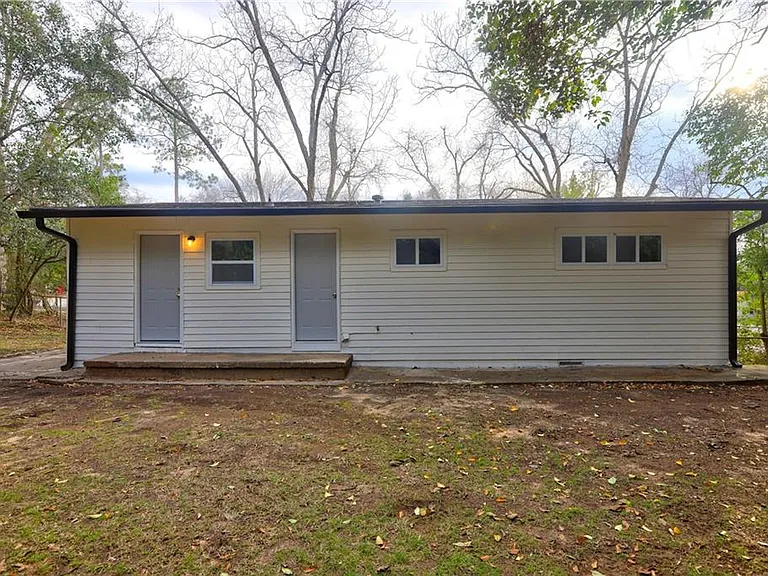 2477 Thrasher Ave — Photo 8