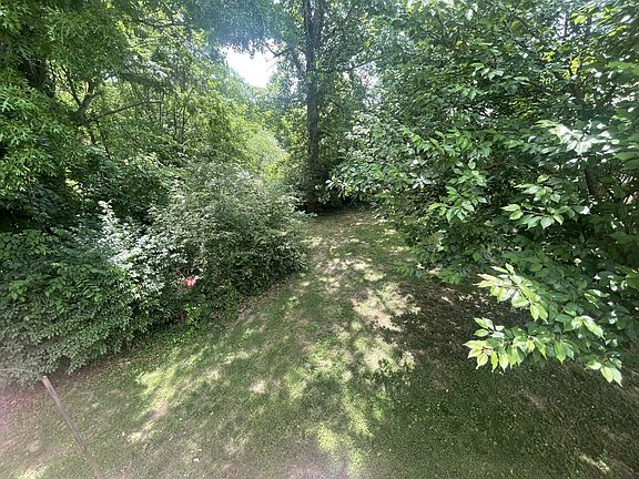 3rd image of 104 Woodfield Ct