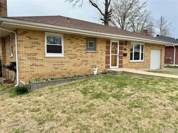 9133 Kit Dr, Saint Louis, MO 63123