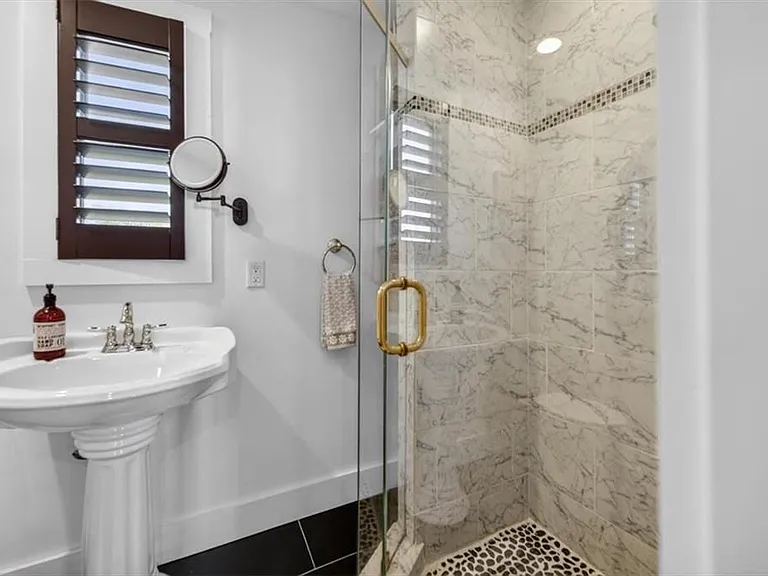 494 Thames St — Photo 11