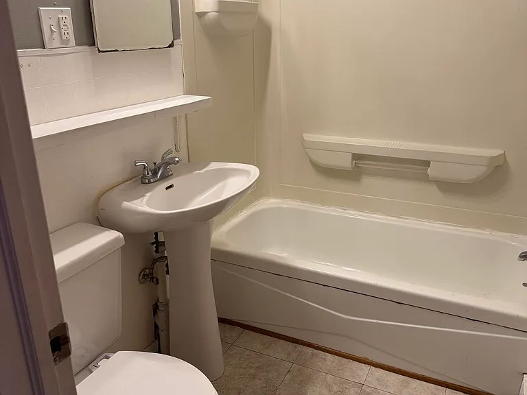 312 Bowman St #212 — Photo 5