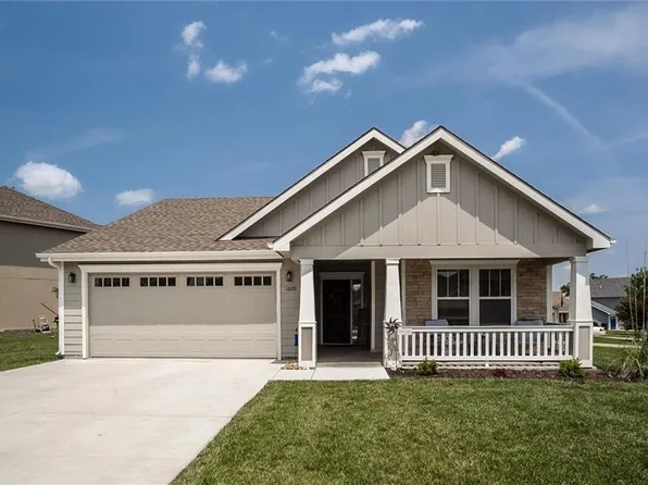 1609 Bluestem Dr, Ottawa, KS 66067
