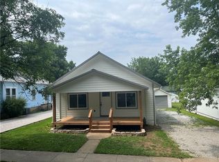 327 W 9th Ave, Garnett, KS 66032