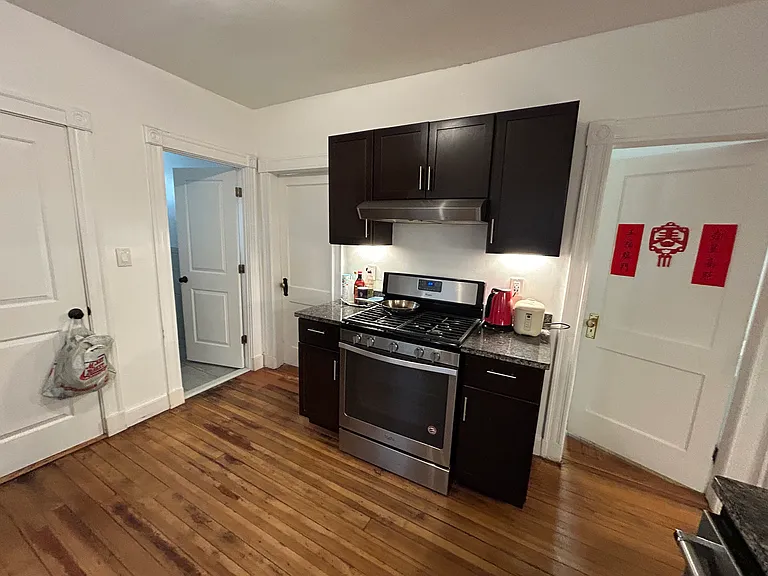 11 Harold St — Photo 3