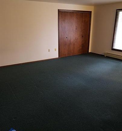 3rd image of 401 S Van Buren St APT 11