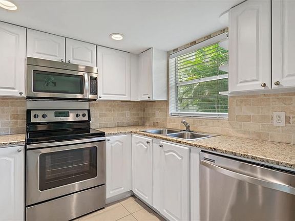4th image of 10290 N Military Trl APT 4A