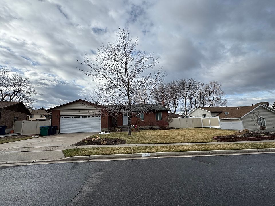 1st image of 1376 E Woodhill Dr
