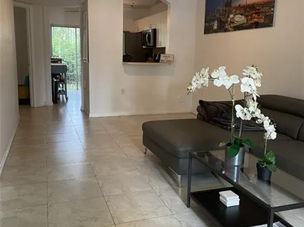 2200 NW 78th Ave APT 103, Pembroke Pines, FL 33024