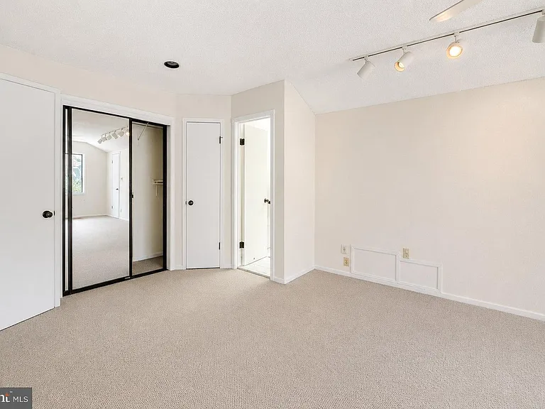 83 Sayre Dr — Photo 12