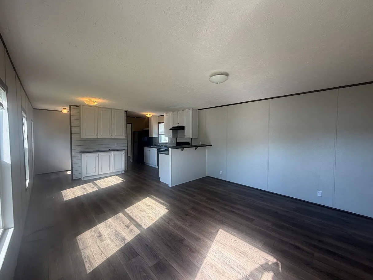3 bed, 1056 sqft, $999 — Photo 2
