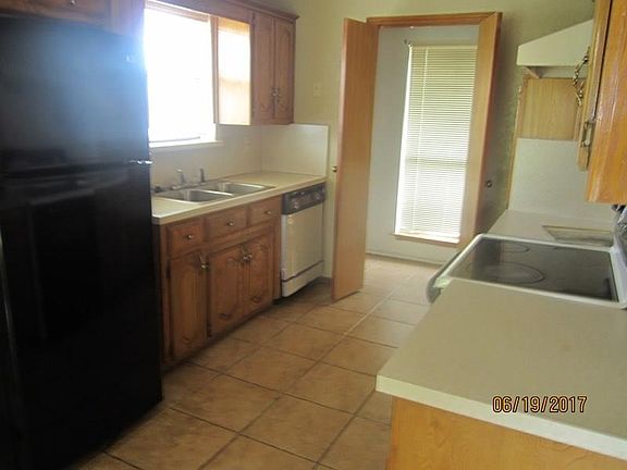 3rd image of 1305 Mockingbird Ln